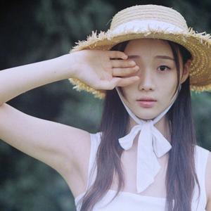 掀起衣服含着奶头揉捏视频
