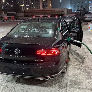 和邻居大姐暧昧并主动69深喉后入
