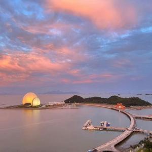 掀起衣服含着奶头揉捏视频
